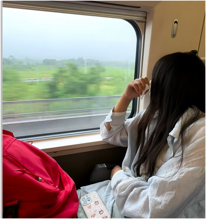 Đi 5.000km về quê ăn Tết, ngó vào phòng ngủ thấy bố mẹ làm điều này với 3,6 tỷ, tôi bắt xe trở ngược lại thành phố: “Xin buông tha cho con”- Ảnh 5.