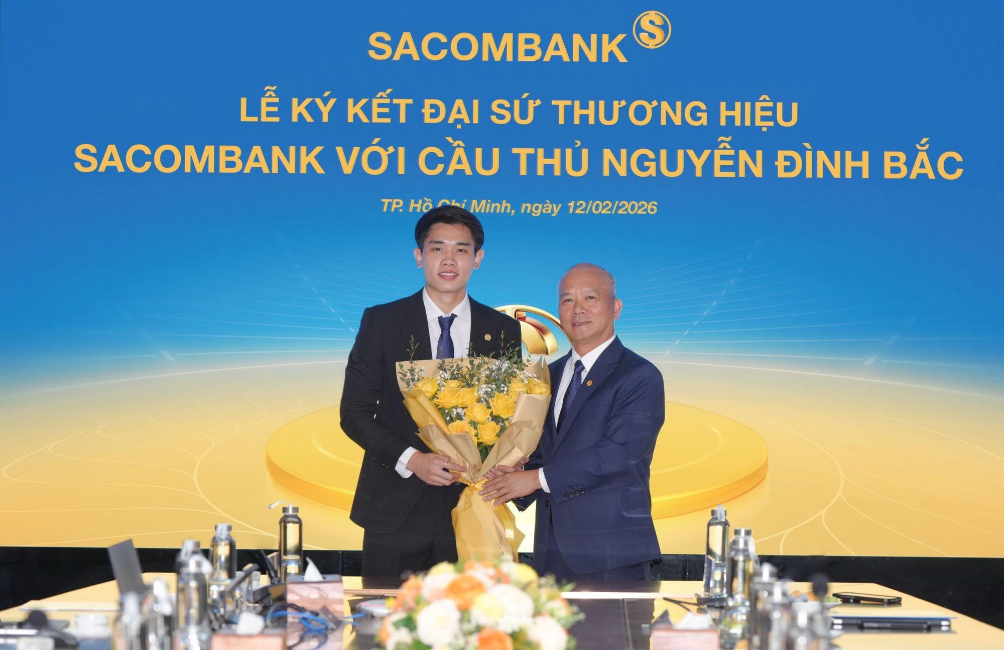 Cầu thủ Nguyễn Đình Bắc chính thức trở thành Đại sứ thương hiệu Sacombank - Ảnh 4.