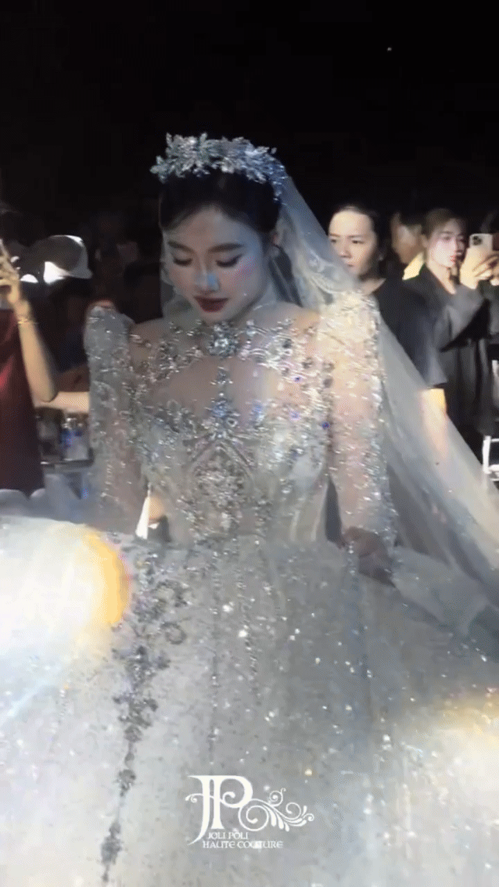 Thực hư chuyện cô dâu Tây Ninh trong đám cưới trăm tỷ đi lựa váy cưới phải đứng chen chúc, khổ sở- Ảnh 3.