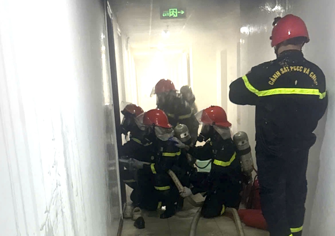 Cháy chung cư ở Nha Trang , 2 người tử vong trong vụ hỏa hoạn nghiêm trọng - Ảnh 2.