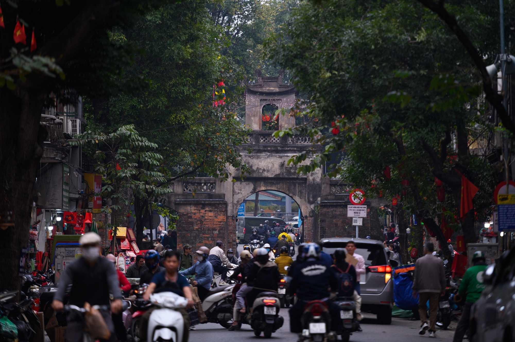 26 Tết rồi, ra mà xem Hà Nội đã đổi khác cỡ này! - Ảnh 13.