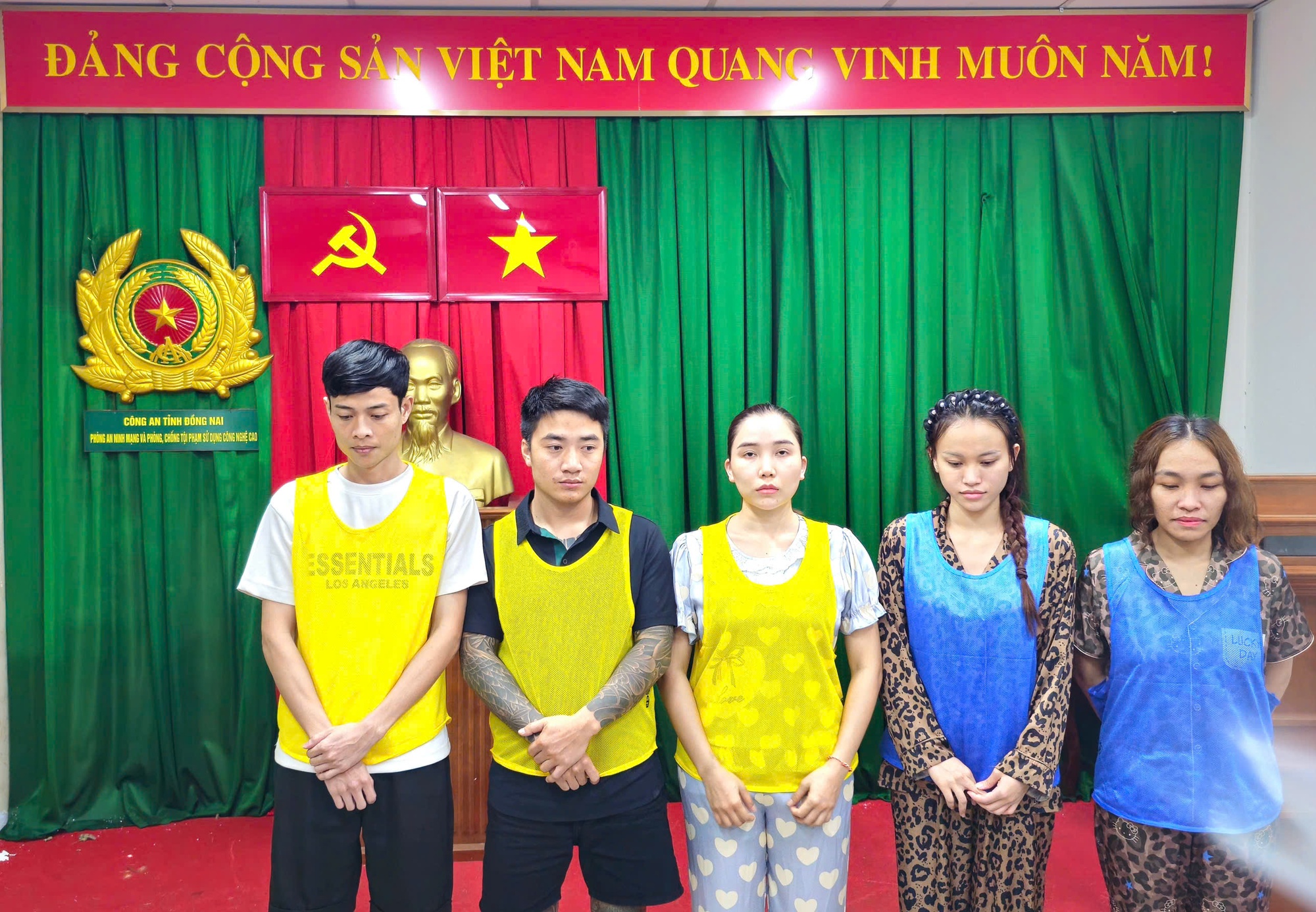 Thủ đoạn lừa đảo qua mạng của nhóm người trẻ chiếm đoạt hơn 2 . 500 Tỷ Đồng - Ảnh 1. Thủ đoạn lừa đảo qua mạng của nhóm người trẻ chiếm đoạt hơn 2 . 500 Tỷ Đồng - Ảnh 1.