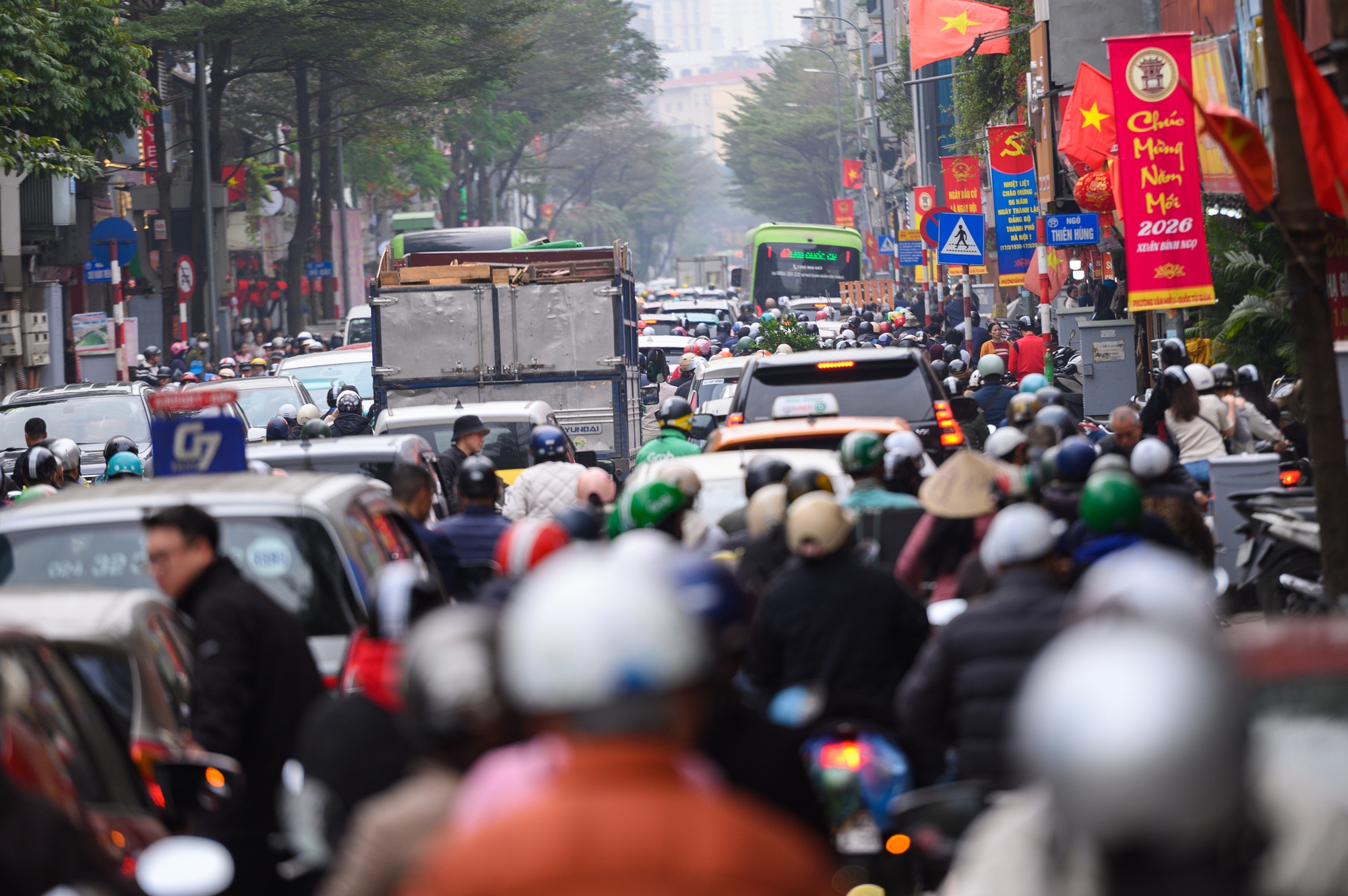 26 Tết rồi, ra mà xem Hà Nội đã đổi khác cỡ này! - Ảnh 9.