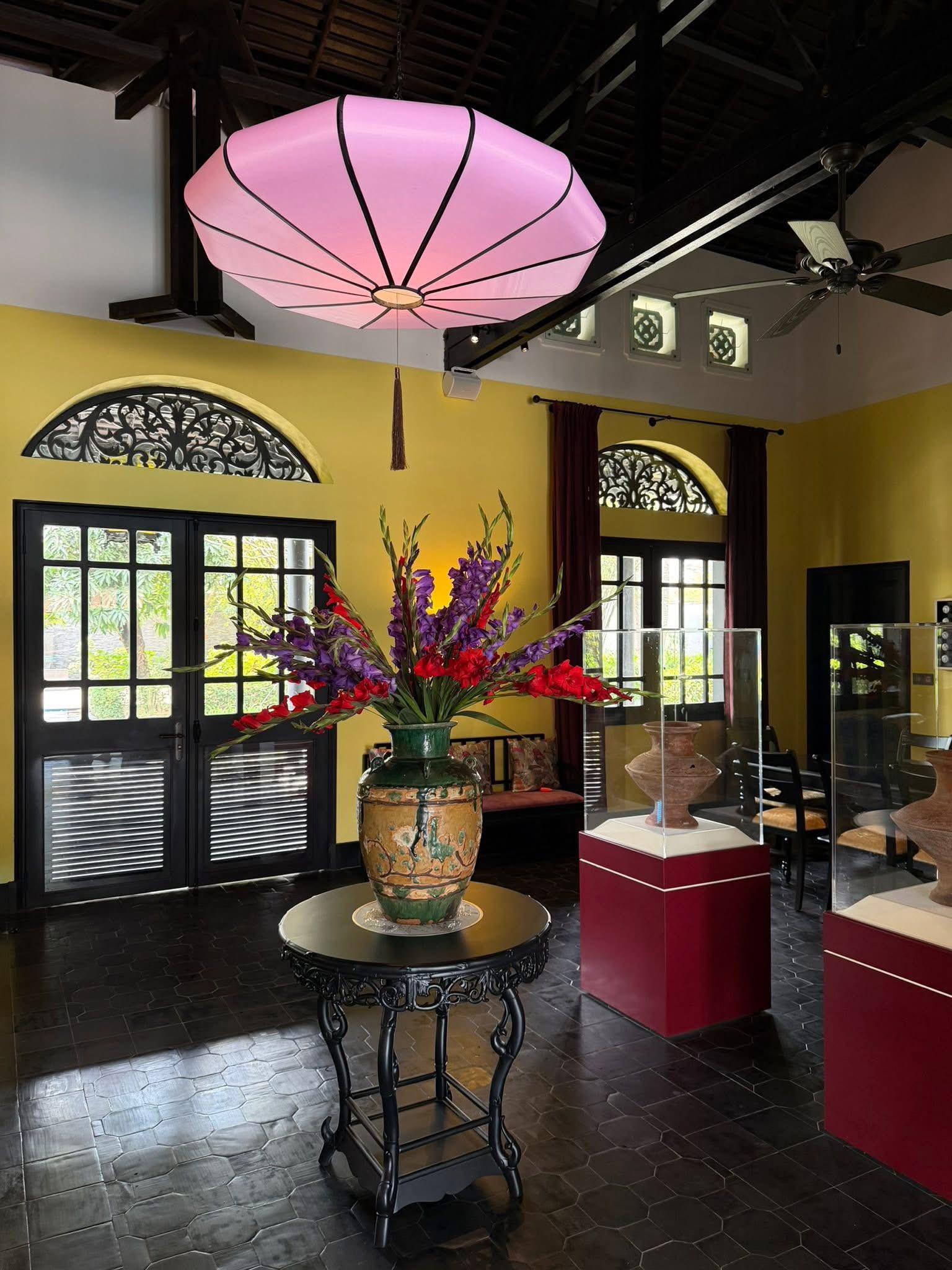 Nam nghệ sĩ cưới vợ đại gia kém 16 tuổi, bỏ showbiz, làm giám đốc bảo tàng, biệt thự trải khắp TP.HCM - Ảnh 14.