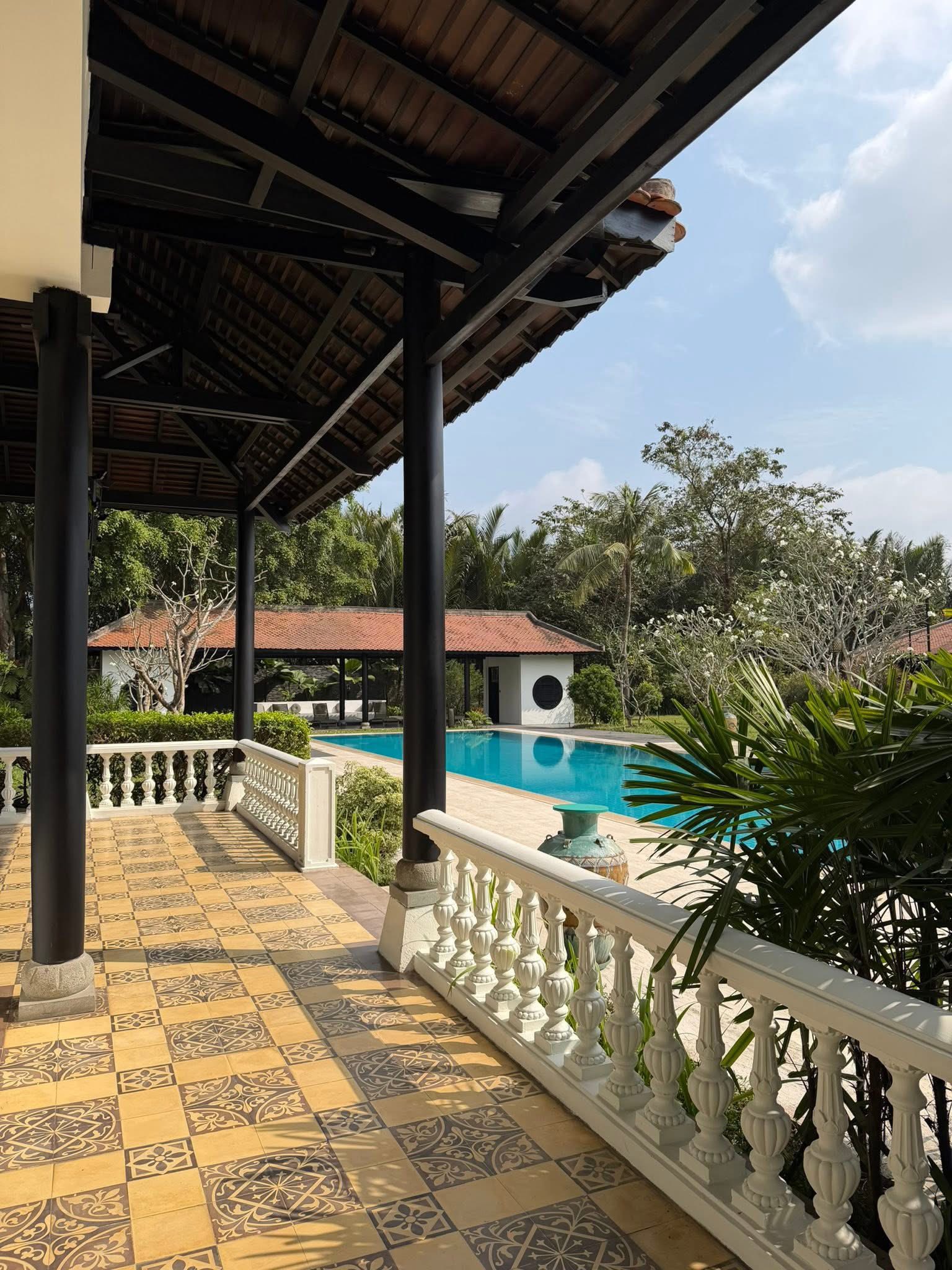 Nam nghệ sĩ cưới vợ đại gia kém 16 tuổi, bỏ showbiz, làm giám đốc bảo tàng, biệt thự trải khắp TP.HCM - Ảnh 11.