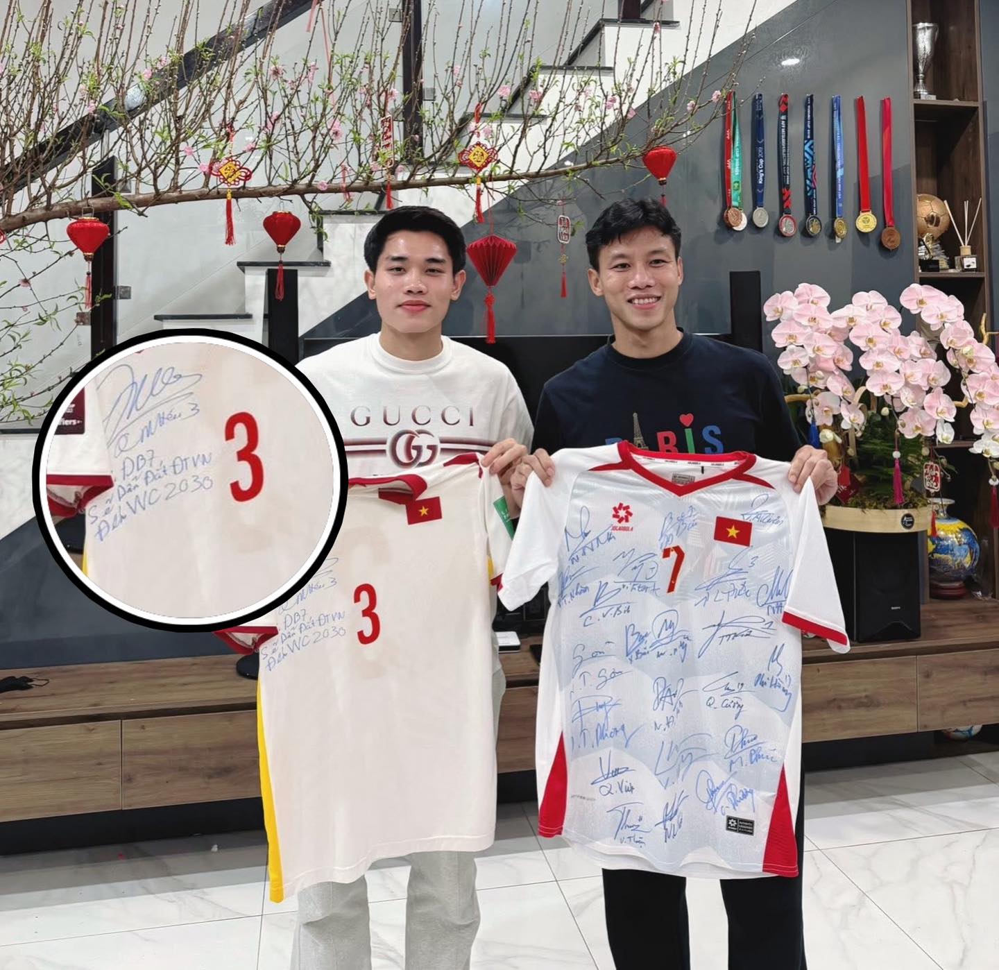 Đình Bắc ghé nhà Quế Ngọc Hải chúc tết, tặng món quà gì mà khiến dân tình xôn xao?- Ảnh 2. Đình Bắc ghé nhà Quế Ngọc Hải chúc tết, tặng món quà gì mà khiến dân tình xôn xao?- Ảnh 2.