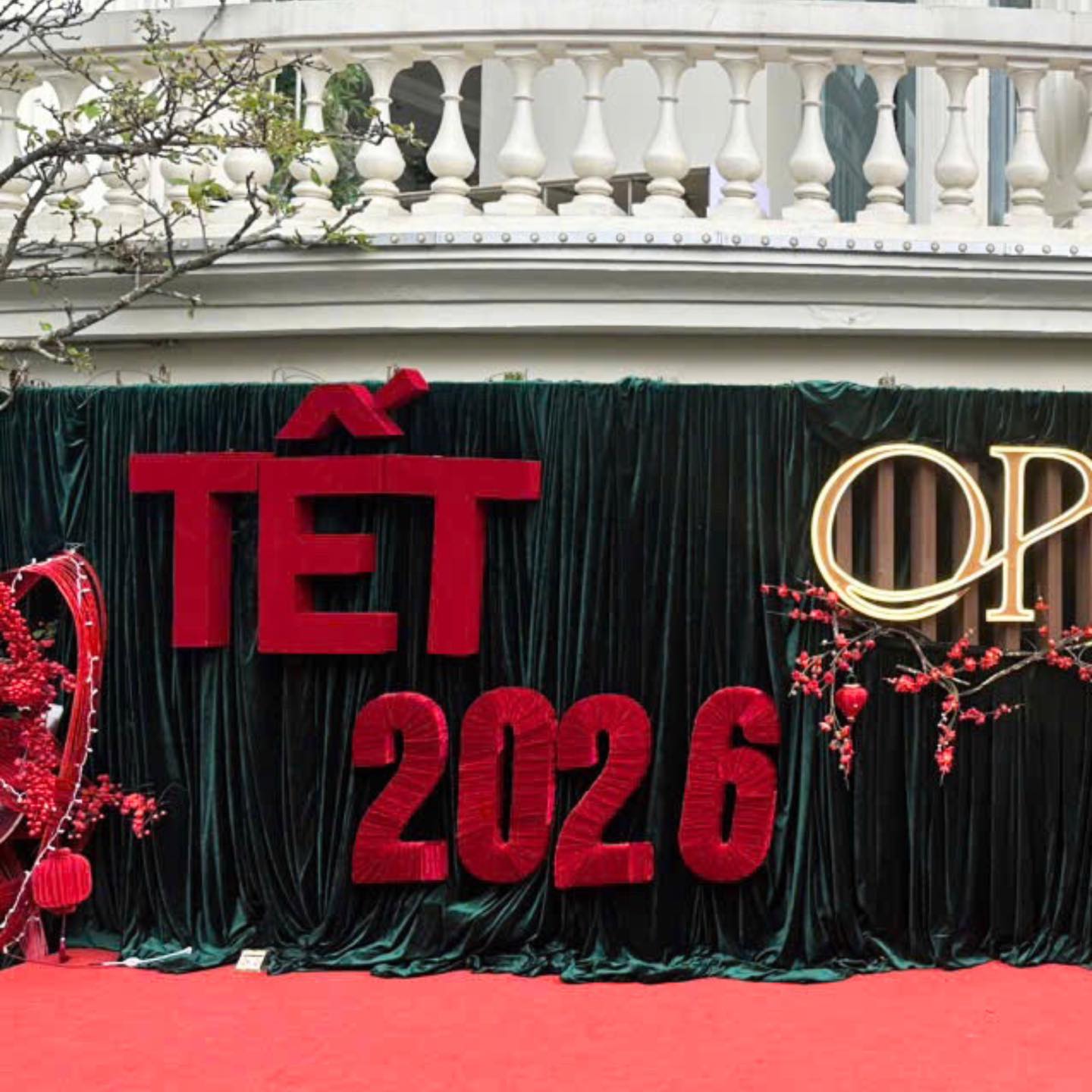 Mẹ bỉm Mai Ngọc đưa bé Panda đi dạo, vô tình tiết lộ dinh thự nhà chồng trang hoàng Tết lộng lẫy, xa hoa- Ảnh 4.