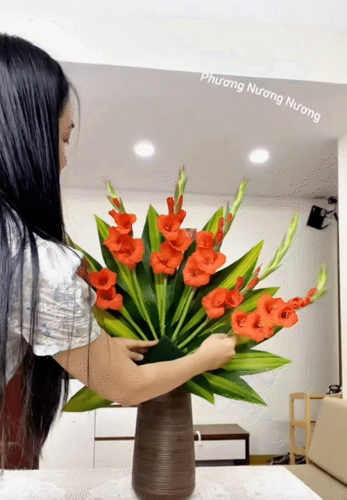 Mua hoa Tết ở Quảng Bá, chênh vài trăm nghìn là chuyện thường: 5 mẹo không bao giờ bị hớ từ người có 10 năm kinh nghiệm- Ảnh 2.