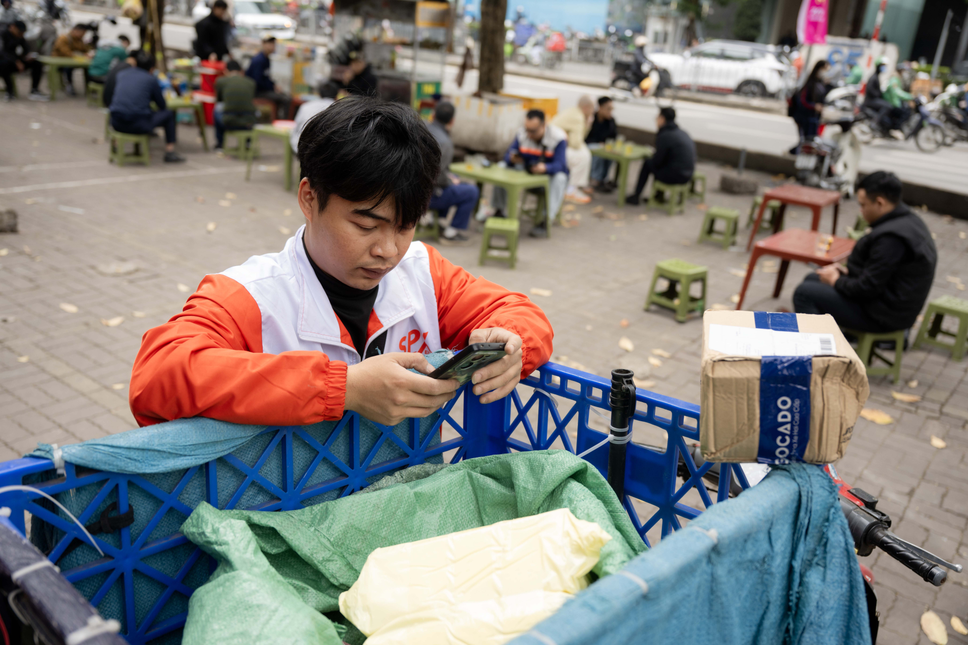 Chuyện gì xảy ra trong ngày làm việc cuối cùng của các shipper ở Hà Nội?- Ảnh 2.