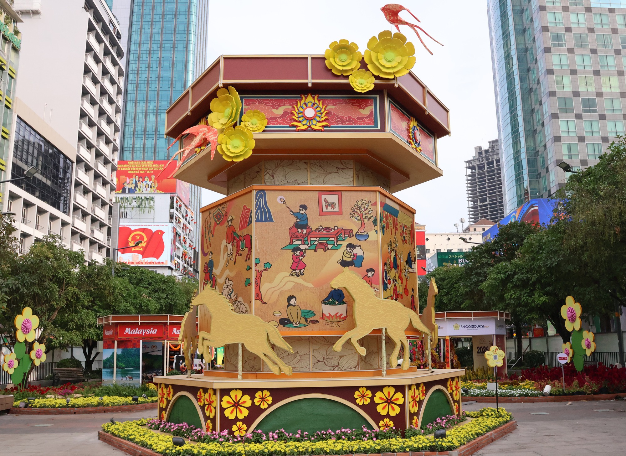 Phó Chủ tịch UBND TPHCM kiểm tra Đường hoa Nguyễn Huệ Tết Bính Ngọ 2026 trước giờ G - Ảnh 6.