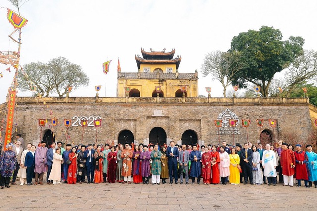 Hà Nội sẽ có thêm đường hoa đúng Tết năm nay: Lần đầu diễn ra tại Di sản UNESCO- Ảnh 1. Hà Nội sẽ có thêm đường hoa đúng Tết năm nay: Lần đầu diễn ra tại Di sản UNESCO- Ảnh 1.