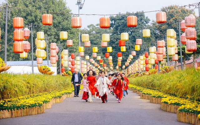 Hà Nội sẽ có thêm đường hoa đúng Tết năm nay: Lần đầu diễn ra tại Di sản UNESCO- Ảnh 2. Hà Nội sẽ có thêm đường hoa đúng Tết năm nay: Lần đầu diễn ra tại Di sản UNESCO- Ảnh 2.