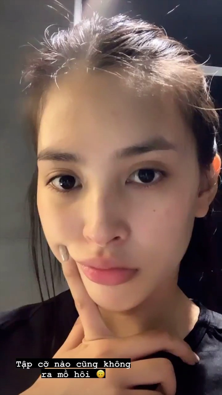 Mặt mộc của Tiểu Vy đẹp hơn cả khi trang điểm, duy nhất 1 khuyết điểm như người thường- Ảnh 7.