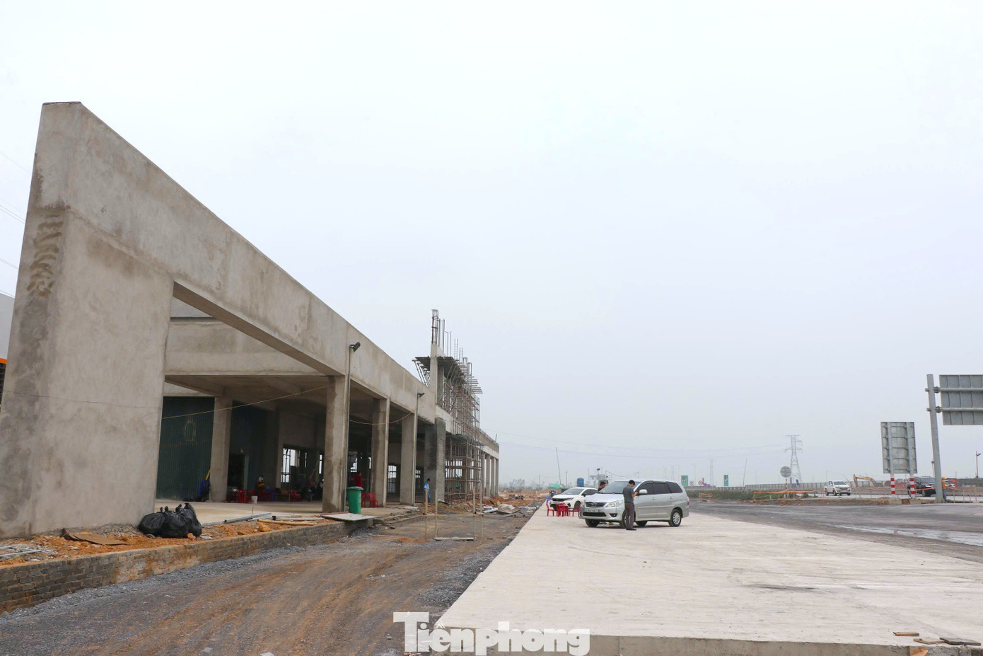 Trạm dừng nghỉ cao tốc Bắc - Nam qua Nghệ An chưa xong, tài xế xoay xở thế nào?- Ảnh 4.