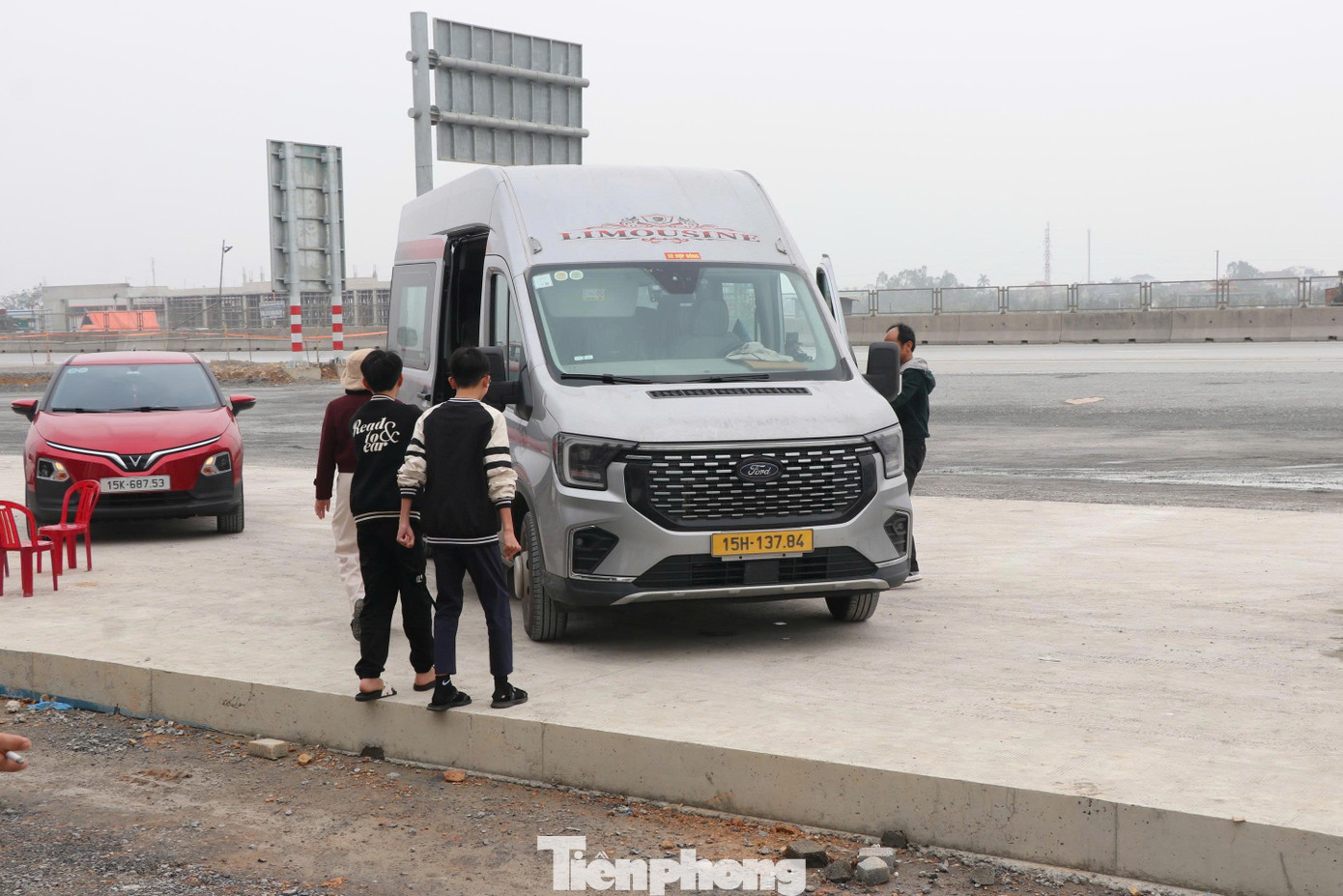 Trạm dừng nghỉ cao tốc Bắc - Nam qua Nghệ An chưa xong, tài xế xoay xở thế nào?- Ảnh 5.