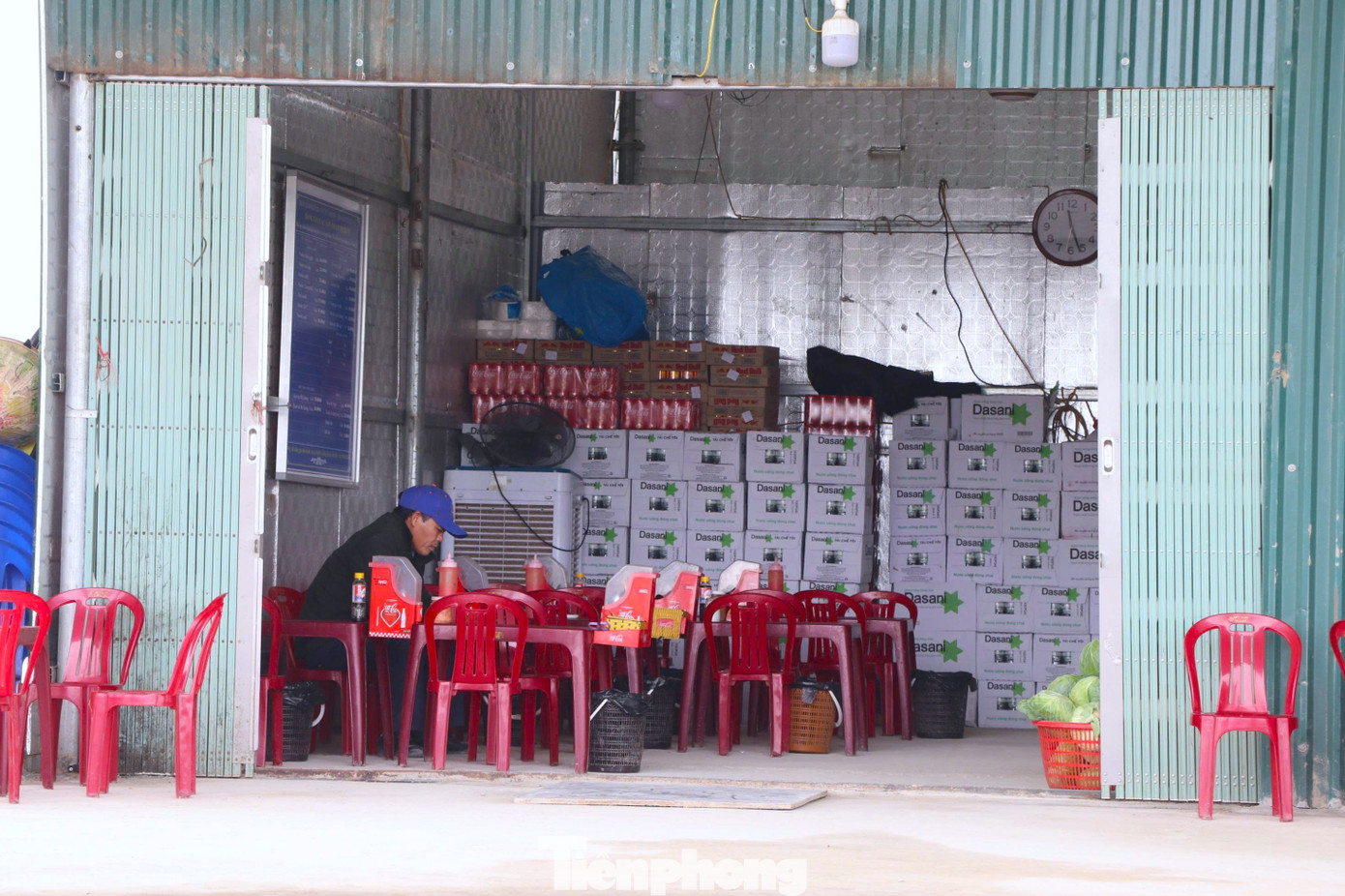 Trạm dừng nghỉ cao tốc Bắc - Nam qua Nghệ An chưa xong, tài xế xoay xở thế nào?- Ảnh 3.