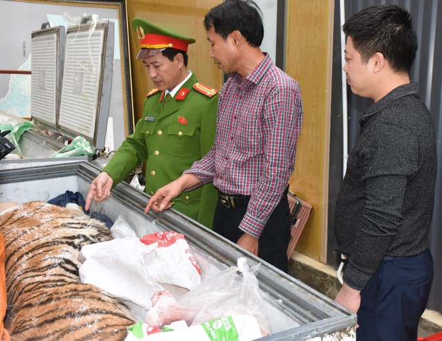 Bắt tạm giam, kiểm tra nơi ở của Hoàng Đình Đạt- Ảnh 2. Bắt tạm giam, kiểm tra nơi ở của Hoàng Đình Đạt- Ảnh 2.