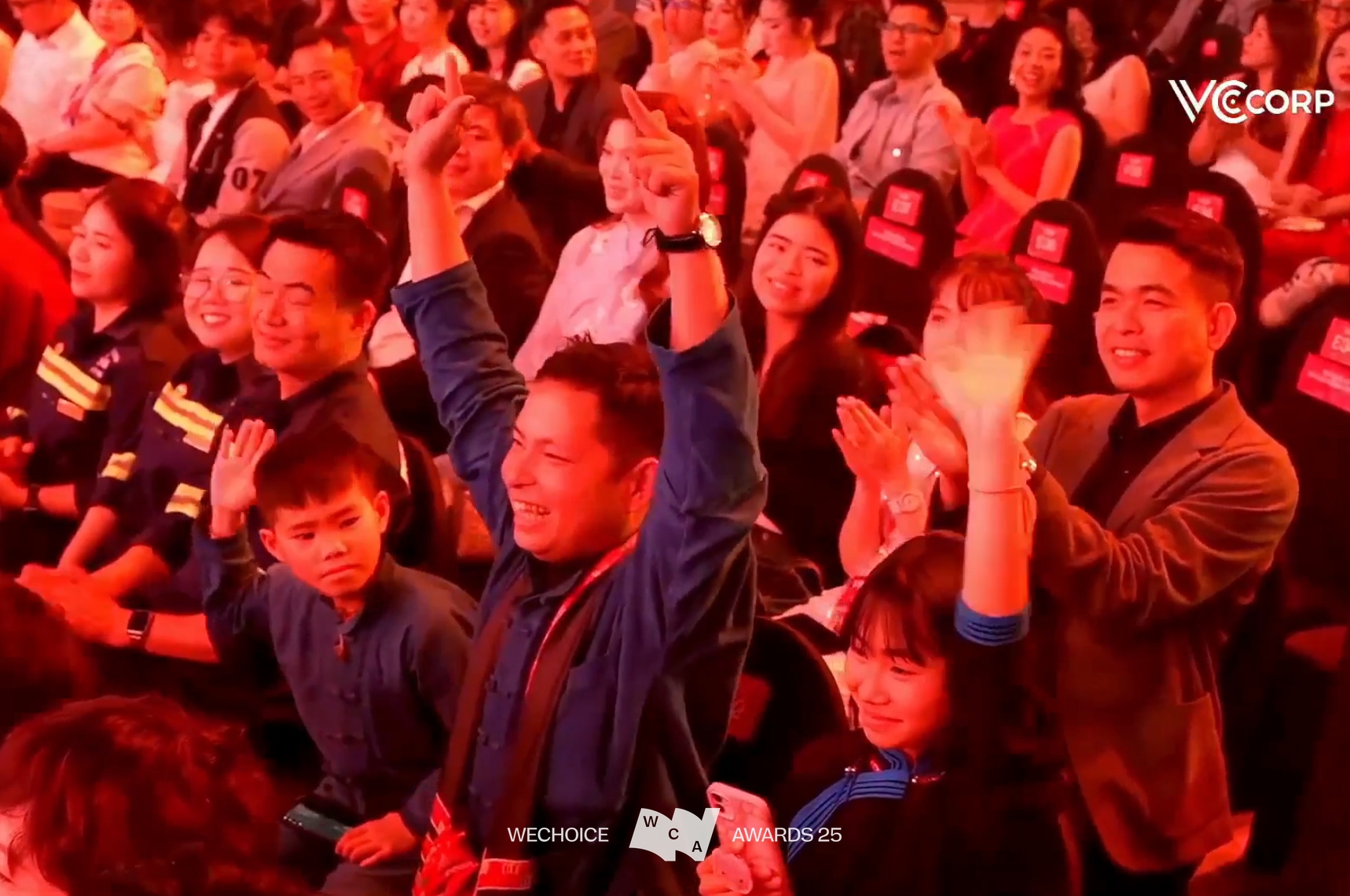 Mang 8 chiếc bánh giày, 3 con lợn và muối đi đón dâu: Anh Hà và chị Thông bắt đầu cuộc hôn nhân "mặn mòi"- Ảnh 9.