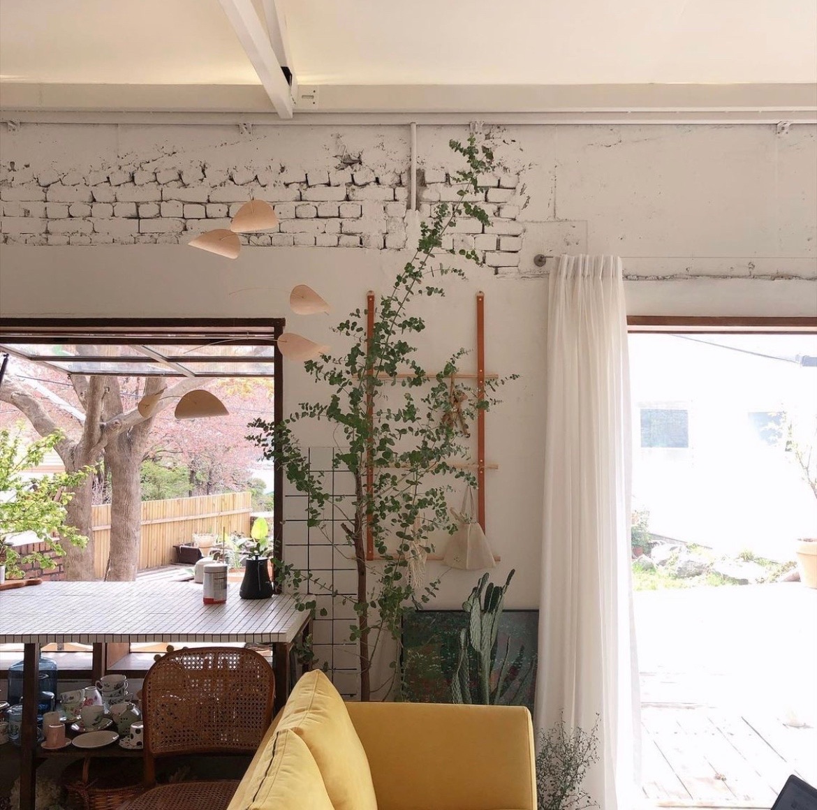 Bỏ phố về quê cải tạo nhà 30 năm tuổi: Mẹ hai con biến căn nhà cũ thành biệt thự nghỉ dưỡng, ai nhìn cũng muốn chuyển đến ở- Ảnh 23.