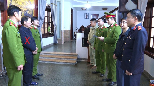 Thi hành lệnh bắt tạm giam giám đốc Lê Văn Lưu và kế toán Vũ Thùy Dương- Ảnh 1.
