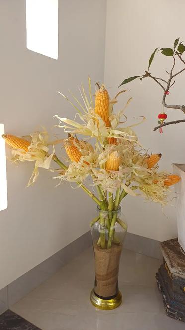 Chẳng cần đào mai tiền triệu, chị em rủ nhau cắm thứ "nhà quê" này: Đẹp sang chảnh, bày ban Thần Tài hút lộc, để 3 năm vẫn như mới!- Ảnh 10.