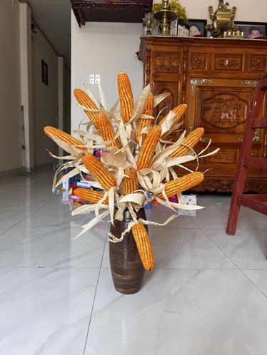 Chẳng cần đào mai tiền triệu, chị em rủ nhau cắm thứ "nhà quê" này: Đẹp sang chảnh, bày ban Thần Tài hút lộc, để 3 năm vẫn như mới!- Ảnh 2.