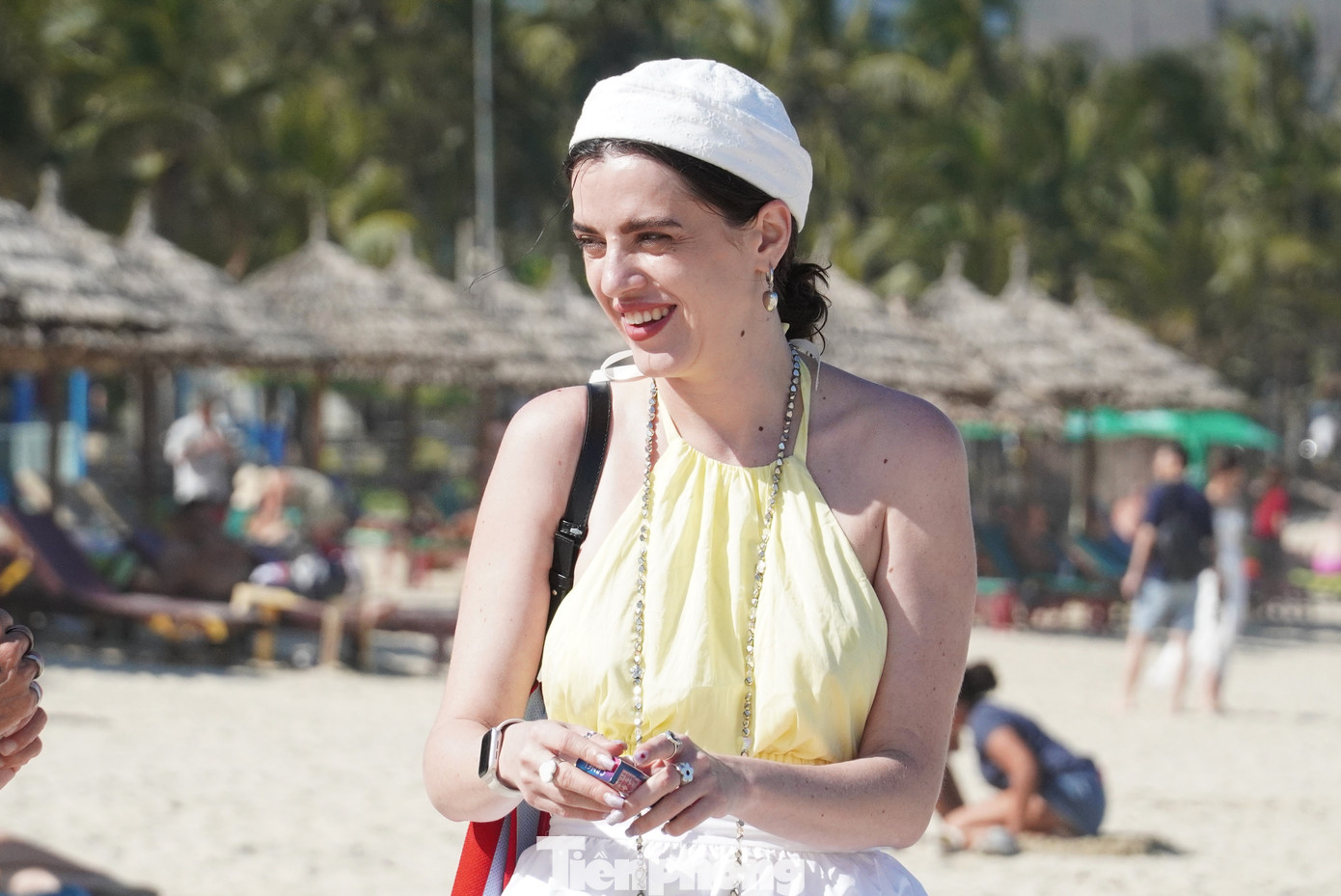 Khách Tây đổ ra biển Đà Nẵng đông không tưởng- Ảnh 4.