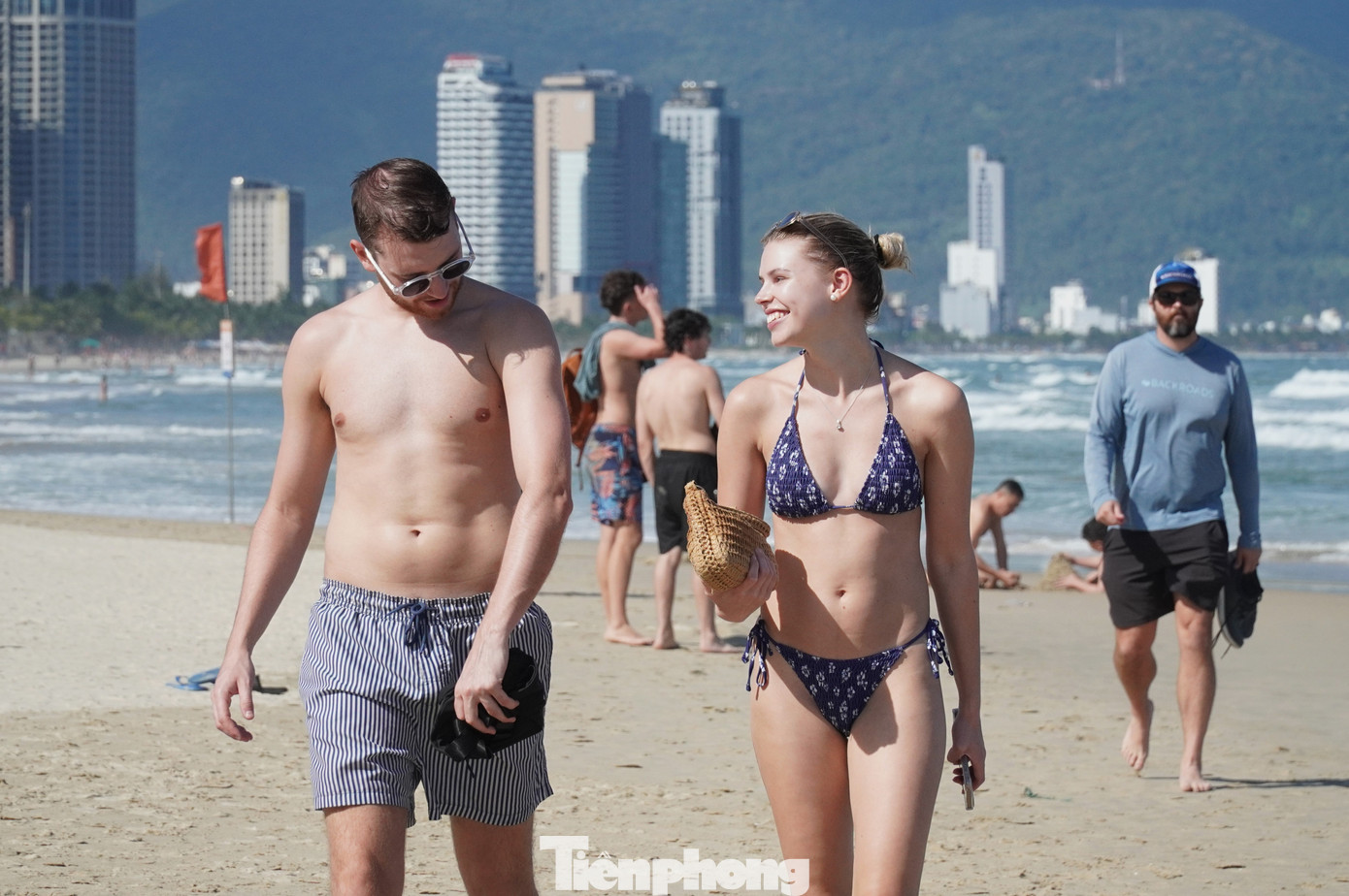 Khách Tây đổ ra biển Đà Nẵng đông không tưởng- Ảnh 19.