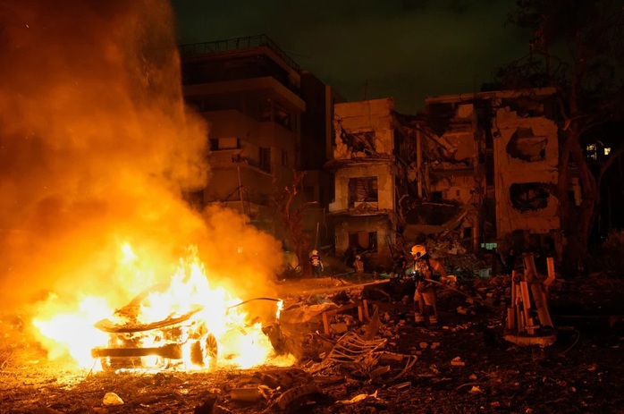 Hai tàu sân bay Mỹ "siết gọng kìm", sức mạnh của Iran còn đến đâu?- Ảnh 1. Hai tàu sân bay Mỹ "siết gọng kìm", sức mạnh của Iran còn đến đâu?- Ảnh 1.