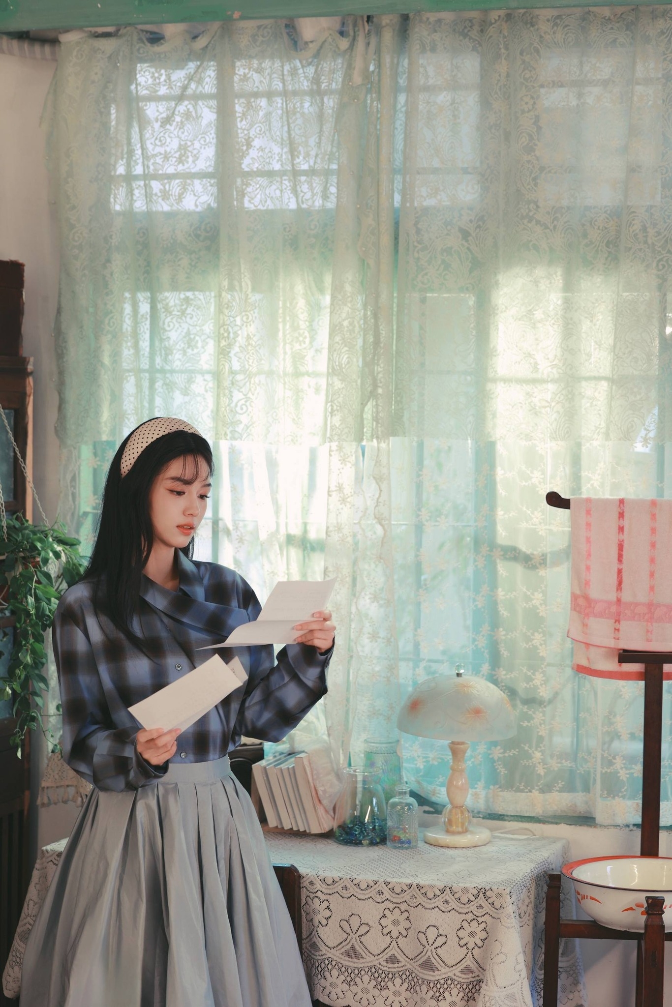 Ngắm mỹ nhân này như thấy cả biển xanh mây trăng nắng vàng: Hội tụ vẻ đẹp đất trời, đỉnh cao nhan sắc showbiz - Ảnh 4.