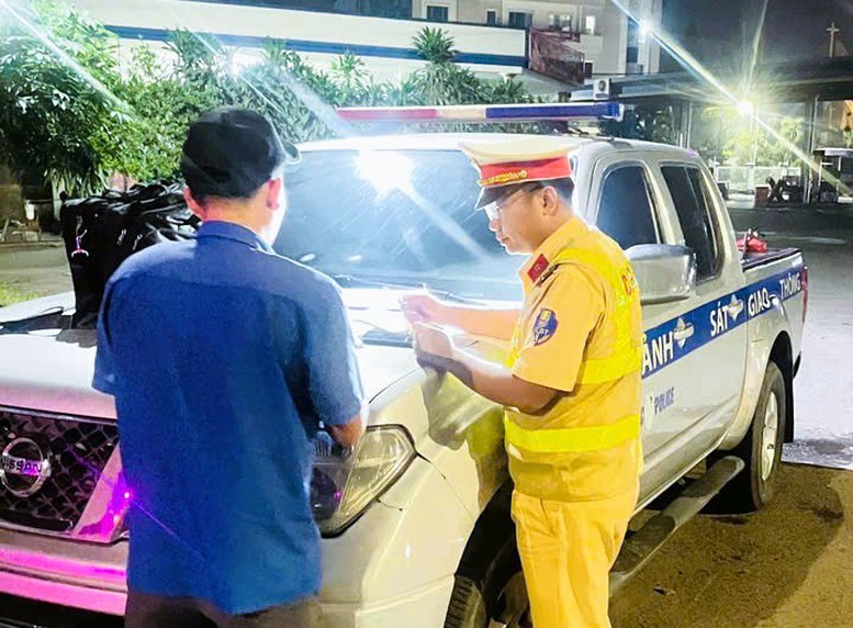 Xử phạt 72 triệu đồng xe khách 'nhồi nhét' thêm 16 người trên tuyến Vũng Tàu - Cần Thơ- Ảnh 1.