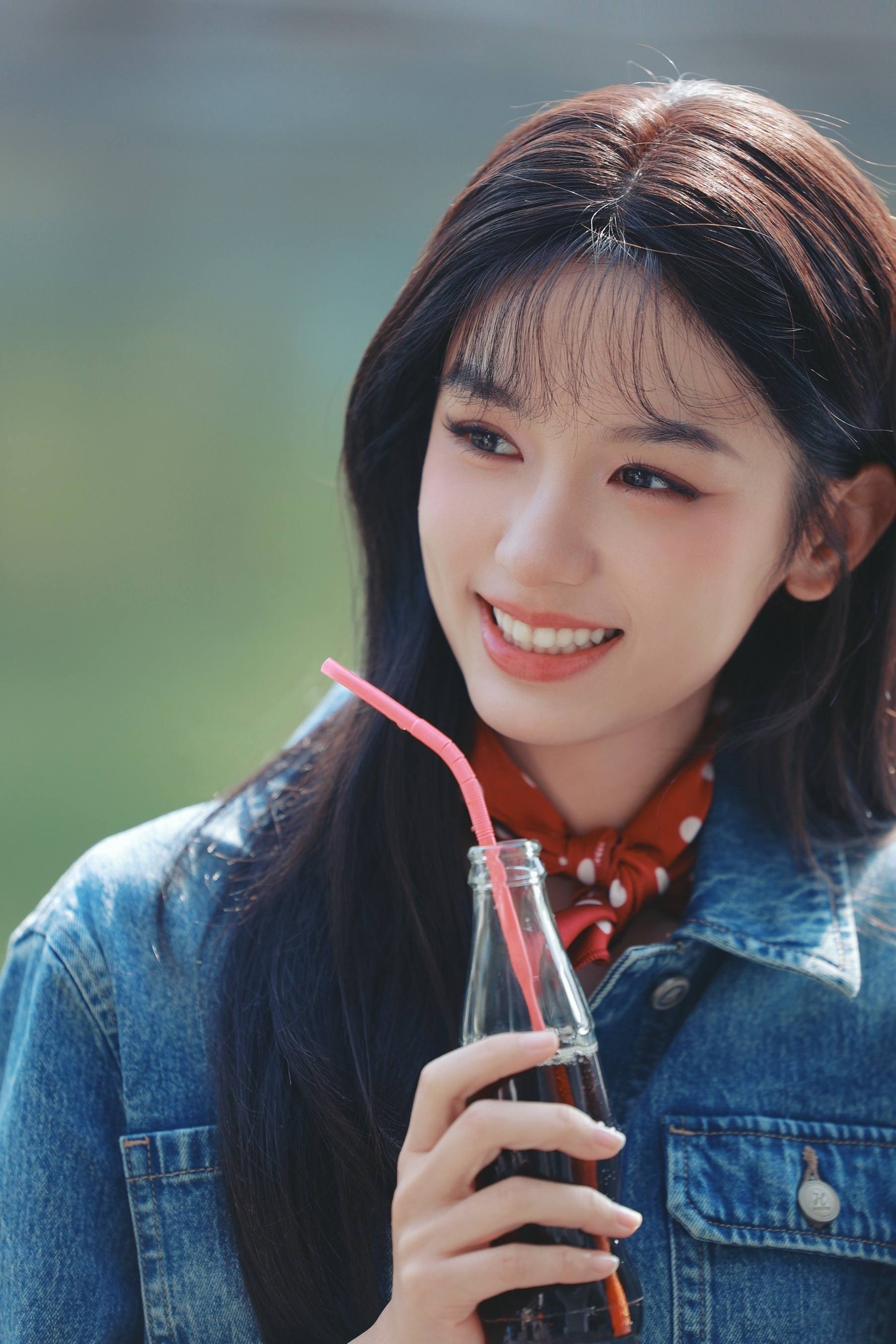 Ngắm mỹ nhân này như thấy cả biển xanh mây trăng nắng vàng: Hội tụ vẻ đẹp đất trời, đỉnh cao nhan sắc showbiz - Ảnh 1.