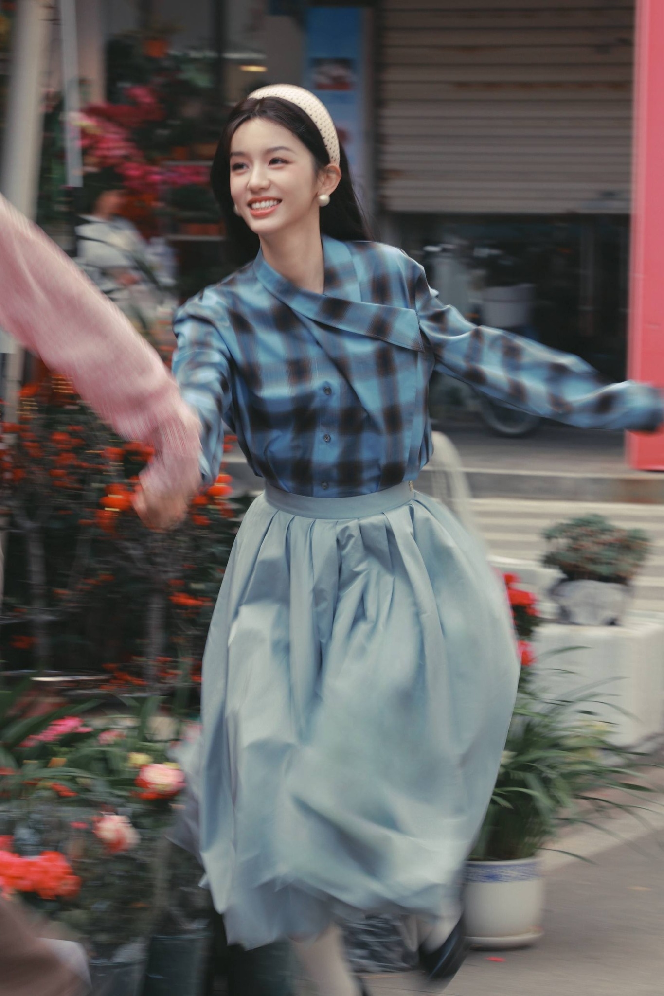 Ngắm mỹ nhân này như thấy cả biển xanh mây trăng nắng vàng: Hội tụ vẻ đẹp đất trời, đỉnh cao nhan sắc showbiz - Ảnh 5.