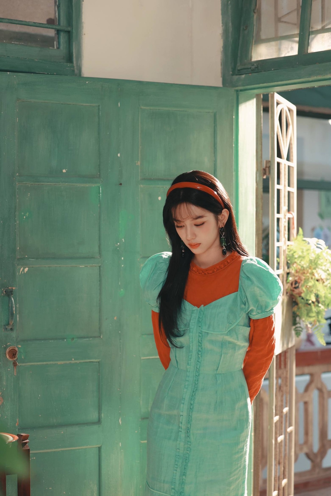 Ngắm mỹ nhân này như thấy cả biển xanh mây trăng nắng vàng: Hội tụ vẻ đẹp đất trời, đỉnh cao nhan sắc showbiz - Ảnh 7.