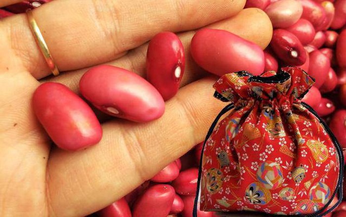 Phong thuỷ đêm Giao thừa: Lén để thứ này vào ví, năm mới tiền bạc rung rỉnh, vạn sự hanh thông, gặp hung hoá cát - Ảnh 1.