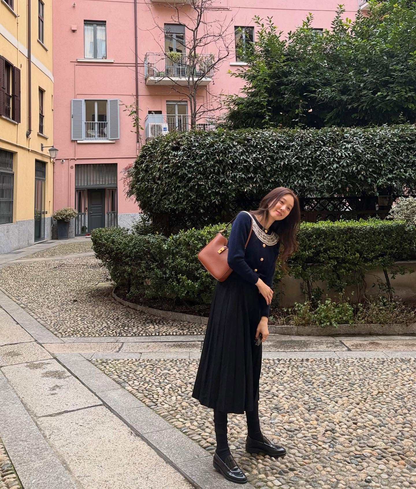 4 công thức mặc đồ đi chúc Tết chuẩn thanh lịch mà phụ nữ ngoài 40 tuổi nên ghim từ bây giờ- Ảnh 4.