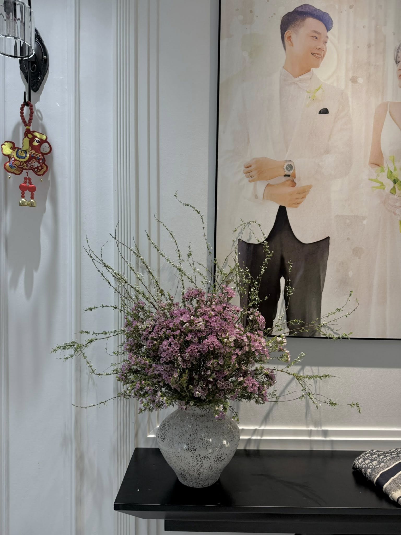 Vợ Thành Chung khoe khéo biệt thự lộng lẫy ngày Tết: Chồng lo dọn dẹp, vợ trổ tài nữ công gia chánh điểm 10 - Ảnh 1.