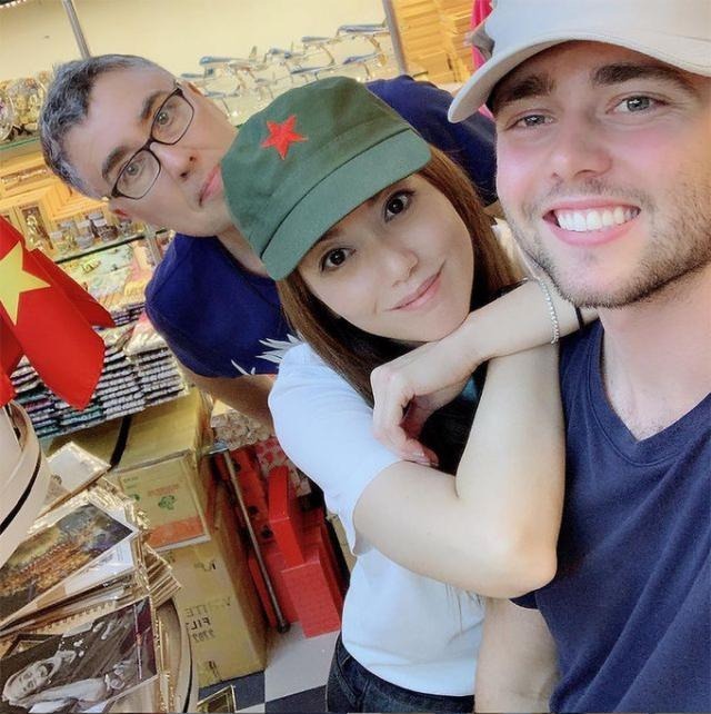 Ngọc nữ showbiz lấy chồng ngoại quốc hơn 17 tuổi, có 2 con riêng và cái kết bất ngờ khi làm mẹ kế hào môn- Ảnh 8.