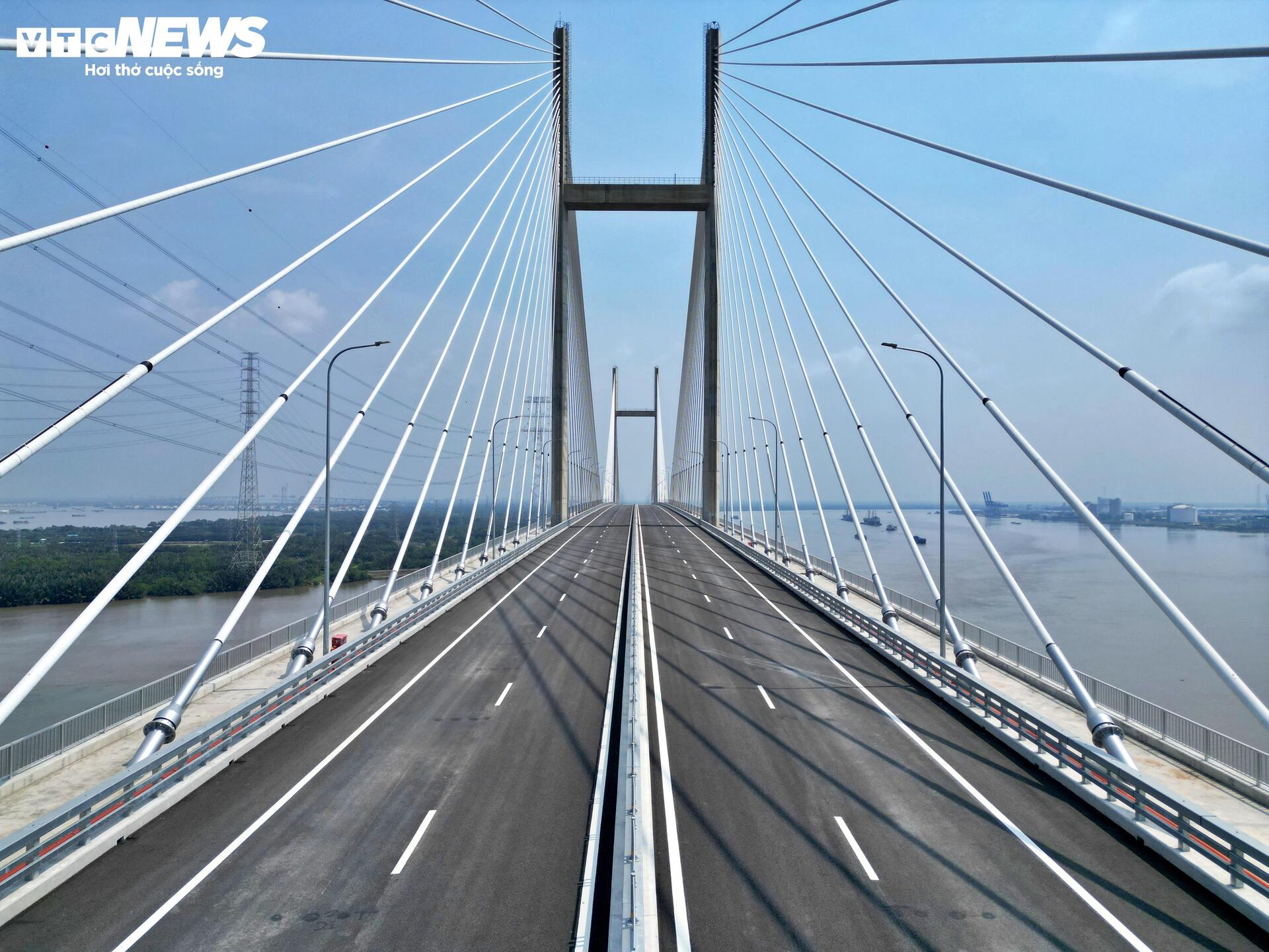 Cận cảnh cầu dây văng tĩnh không cao nhất Việt Nam- Ảnh 4.