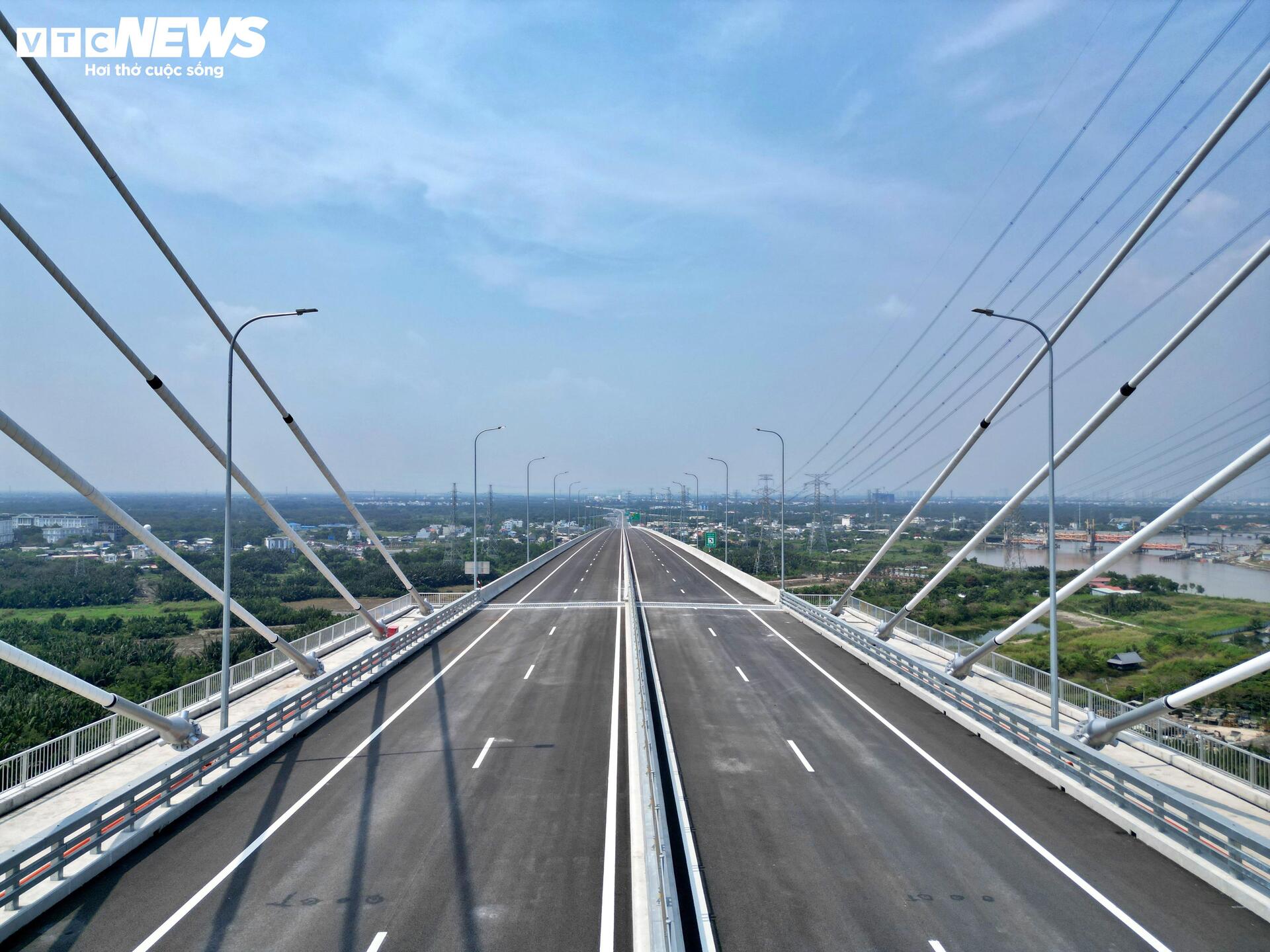 Cận cảnh cầu dây văng tĩnh không cao nhất Việt Nam- Ảnh 5.