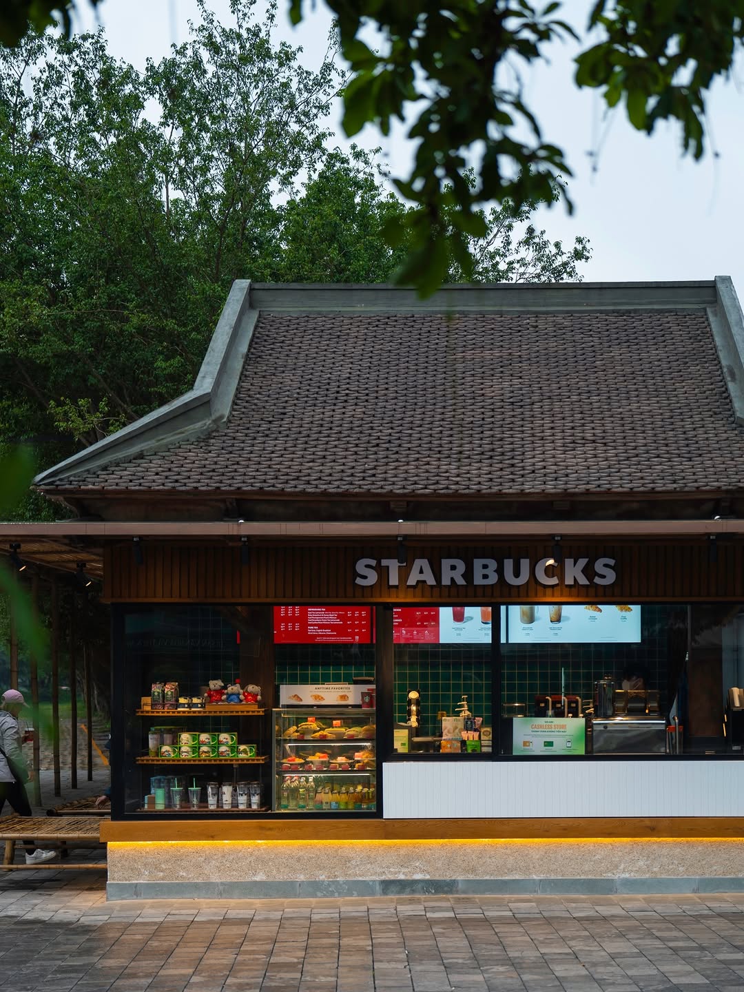 Đại chiến "view triệu đô" giữa lòng Tràng An: Highlands và Starbucks ai cũng đẹp nhưng chi tiết này mới quyết định kẻ thắng thế - Ảnh 4.