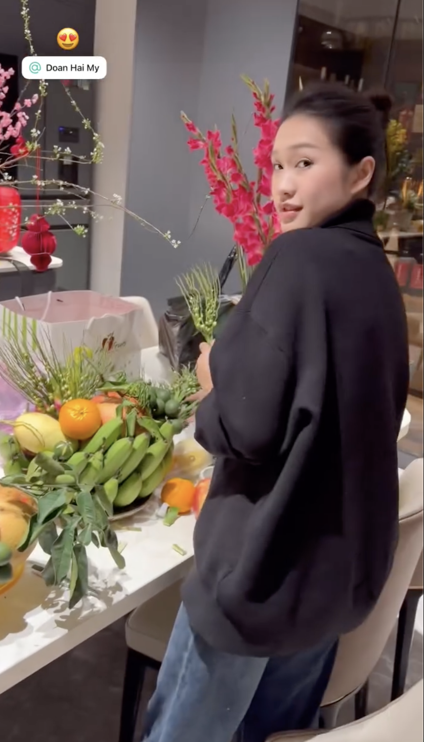 Xả vai "tiểu thư Hà thành", Doãn Hải My giản dị cùng Văn Hậu đưa con về quê gói bánh chưng ăn Tết - Ảnh 2.