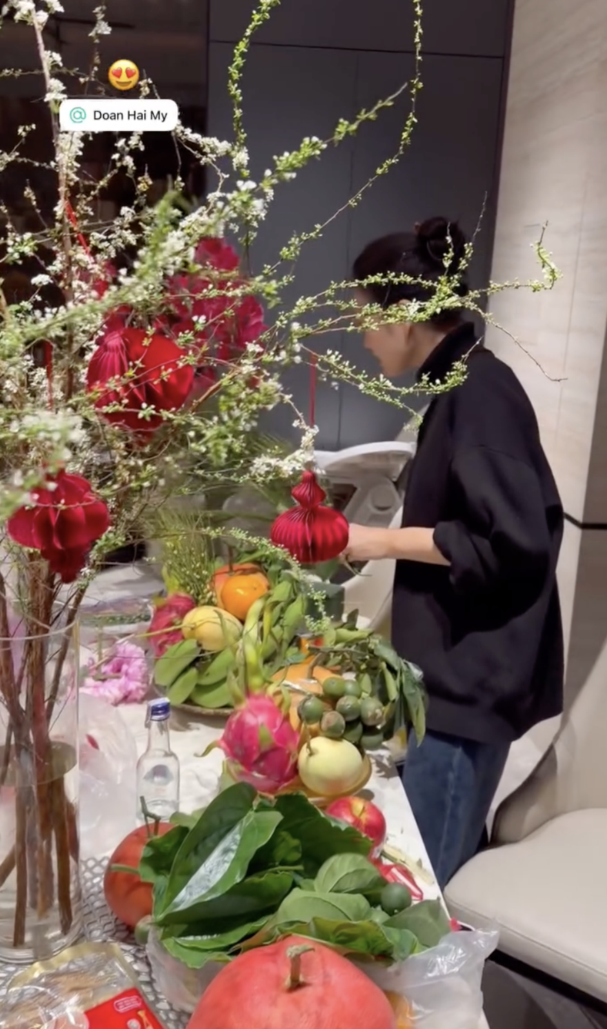 Xả vai "tiểu thư Hà thành", Doãn Hải My giản dị cùng Văn Hậu đưa con về quê gói bánh chưng ăn Tết - Ảnh 3.