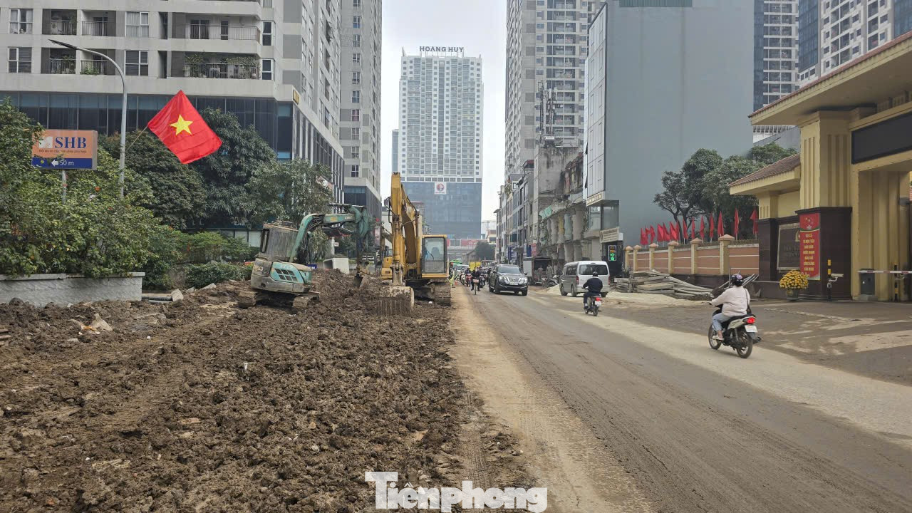 Ngổn ngang công trường thi công đường Nguyễn Tuân- Ảnh 1.