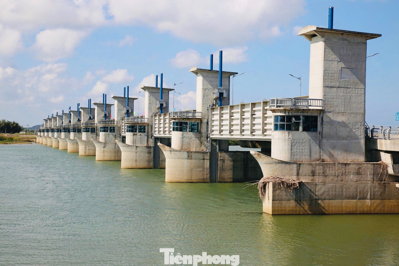 Cận cảnh đập dâng gần 1.500 tỷ đồng vừa thông xe ở Quảng Ngãi- Ảnh 5.