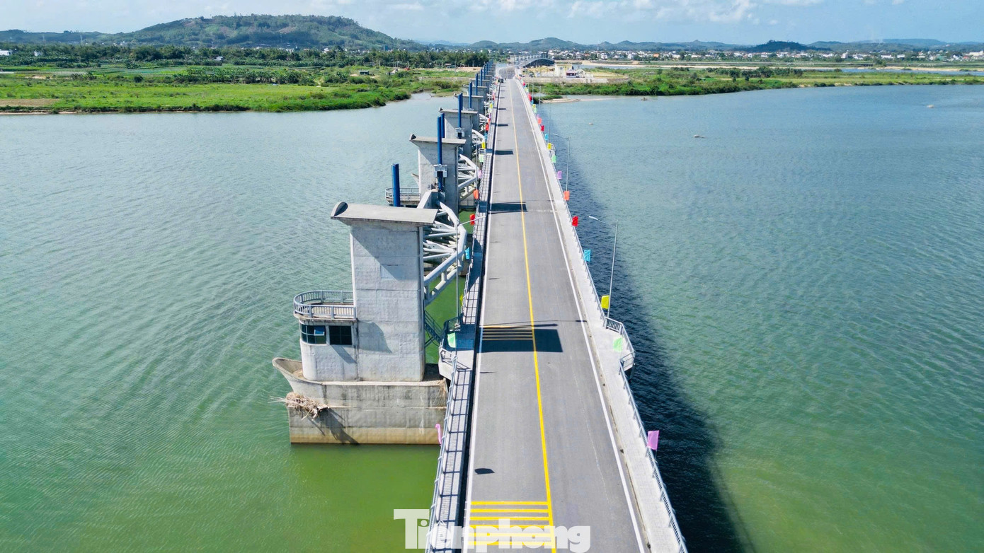 Cận cảnh đập dâng gần 1.500 tỷ đồng vừa thông xe ở Quảng Ngãi- Ảnh 7.