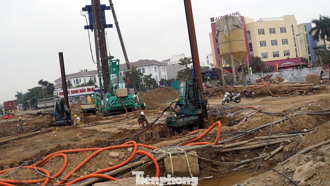 Lập rào chắn công trường hầm chui hơn 700 tỷ ở Hải Phòng ngày Tết- Ảnh 1.