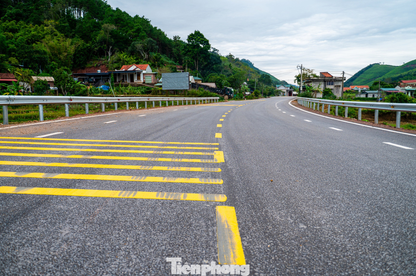 Diện mạo quốc lộ 2.300 tỷ qua Lạng Sơn vừa 'lên đời'- Ảnh 2.