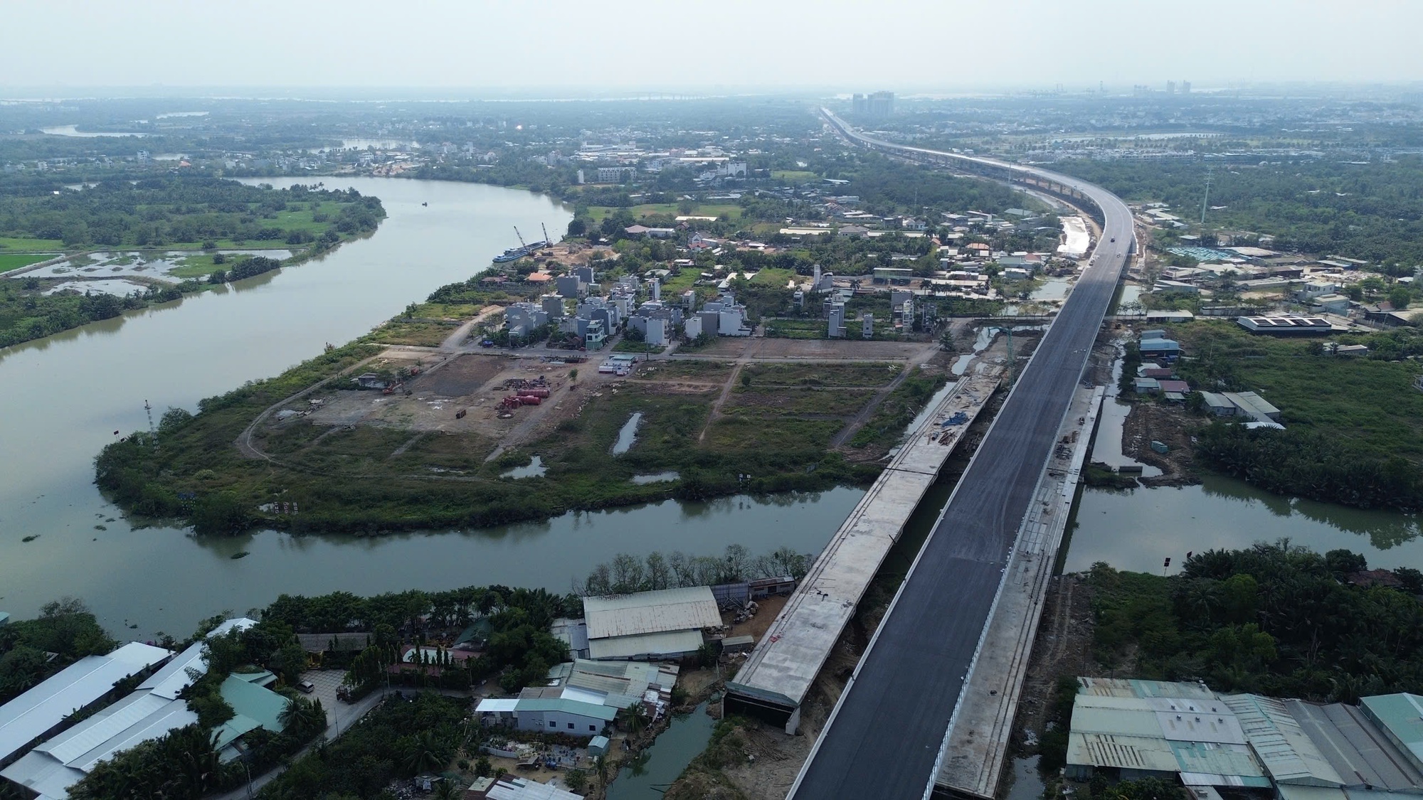 Xuân về trên công trường đường Vành đai 3 TPHCM - Ảnh 11.