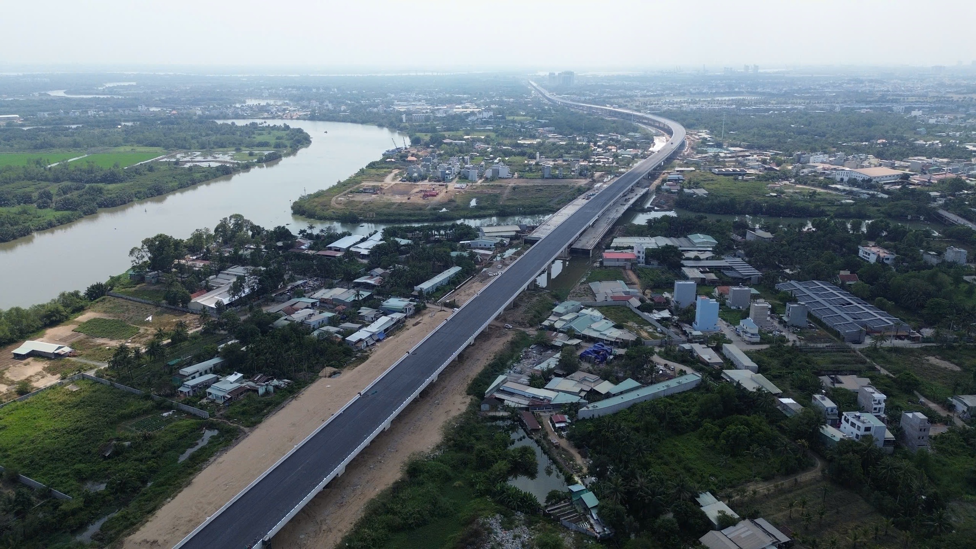 Xuân về trên công trường đường Vành đai 3 TPHCM - Ảnh 1.